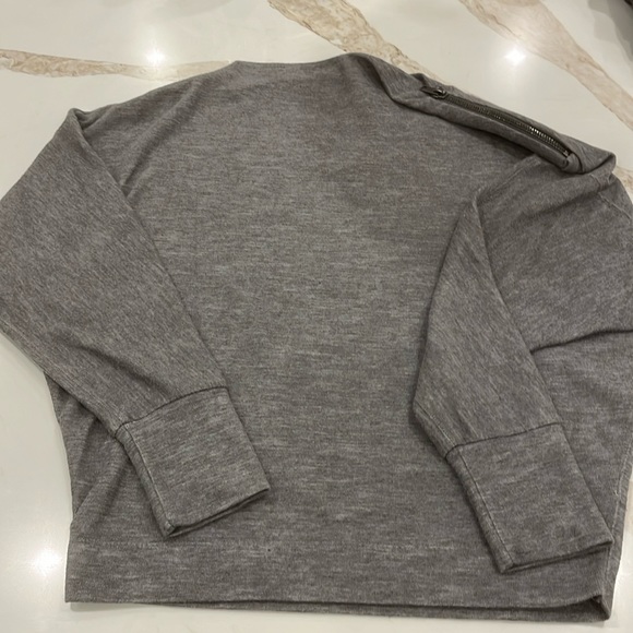 EUC We The Free grey hip length oversize drop shoulder sweater w 1 shoulder zip - Picture 2 of 9